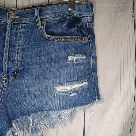 We The Free Blue Jean Shorts Distressed Frayed Hem - Picture 2 of 9